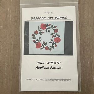 Daffodil Dye Works Rose Wreath Applique Sewing Pattern Uncut